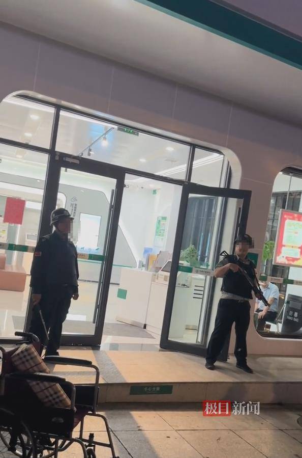 如何申请皇冠信用盘
_家属称重病妇女被要求“本人到银行”才能取款如何申请皇冠信用盘
，办理业务过程中人突然去世，株洲多方回应