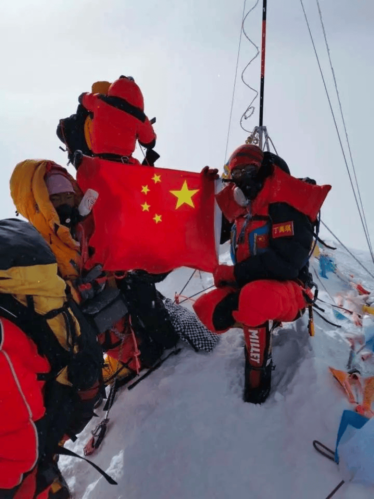 怎么申请皇冠信用网
_17岁中学生成中国首位北坡登顶珠峰的青少年怎么申请皇冠信用网
？西藏登协：此前有16岁女孩登顶